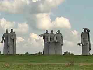 صور Dubosekovo memorial تمثال